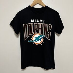 NWT Miami Dolphins Black Men's Short Sleeve T-Shirt Fandom Football NFL